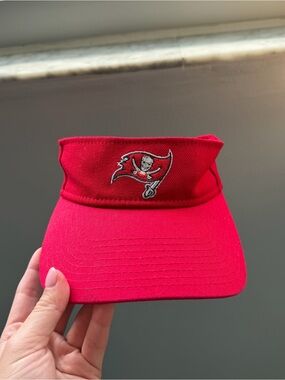 new era tampa bay buccaneers visor